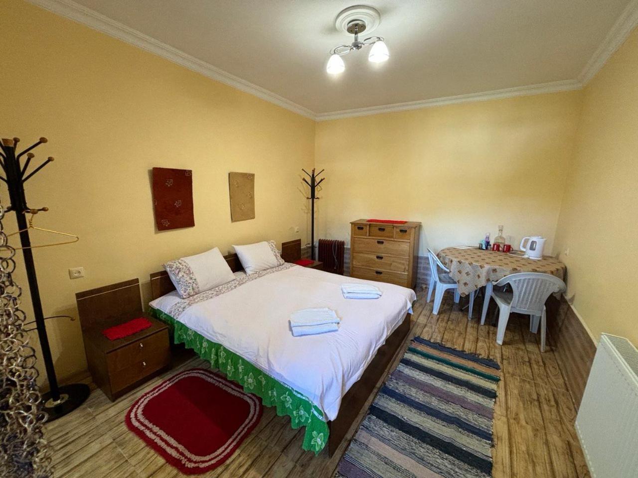 Elizabeth'S Rooms Kutaisi Exterior photo